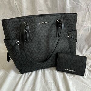 Micheal Kors purse and wallet